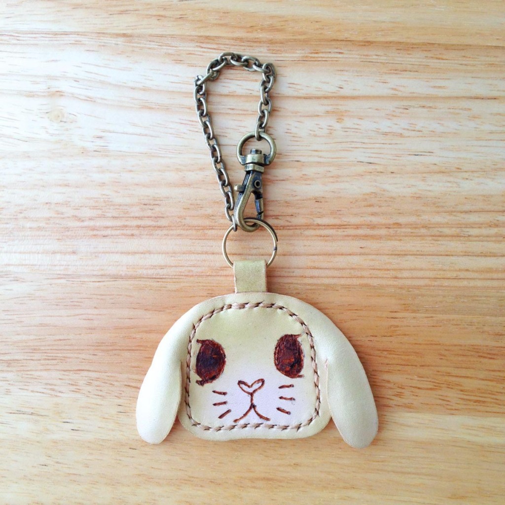 革製たれ耳うさぎチャーム(オレンジ) - うさぎ雑貨 RABBIT MOTIF(ラビットモチーフ)