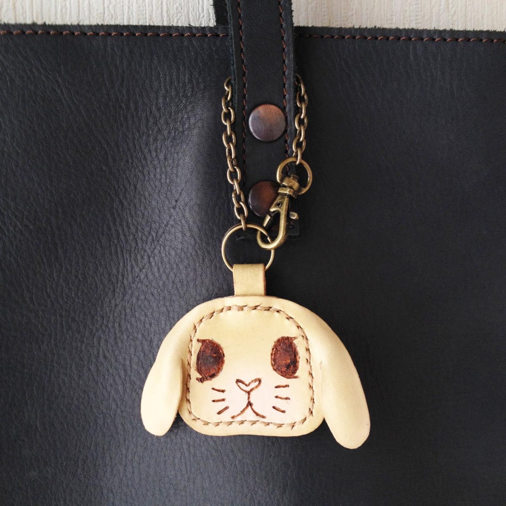 革製たれ耳うさぎチャーム(オレンジ) - うさぎ雑貨 RABBIT MOTIF(ラビットモチーフ)