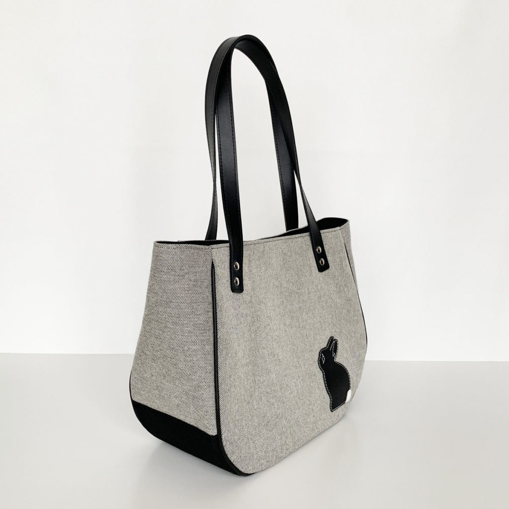 たち耳うさぎの丸いショルダートート(グレイ×黒) - うさぎ雑貨 RABBIT MOTIF(ラビットモチーフ)