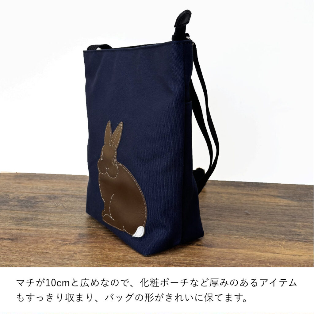 たち耳うさぎAのショルダーバッグ(スクエアM・ネイビー×こげ茶) - うさぎのバッグ工房 RABBIT MOTIF(ラビットモチーフ)