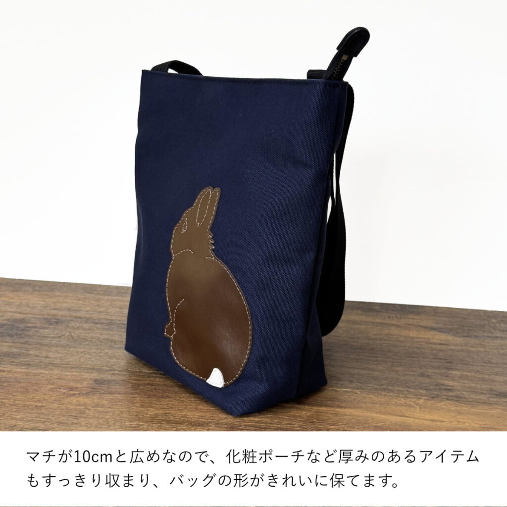 たち耳うさぎBのショルダーバッグ（スクエアM・ ネイビー×こげ茶） - うさぎのバッグ工房 RABBIT MOTIF(ラビットモチーフ)
