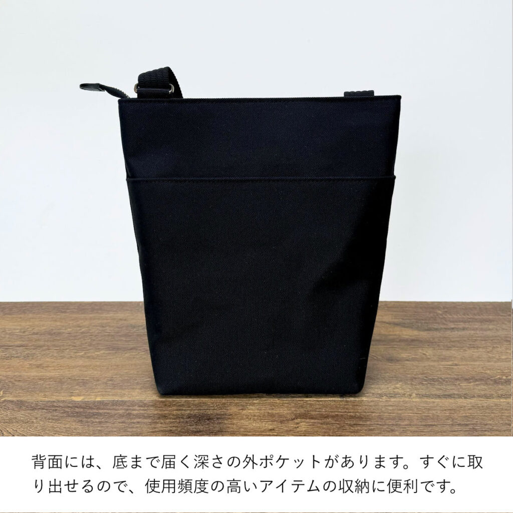 たち耳うさぎAのショルダーバッグ（スクエアM・黒×こげ茶ファーしっぽ） - うさぎのバッグ工房 RABBIT MOTIF(ラビットモチーフ)