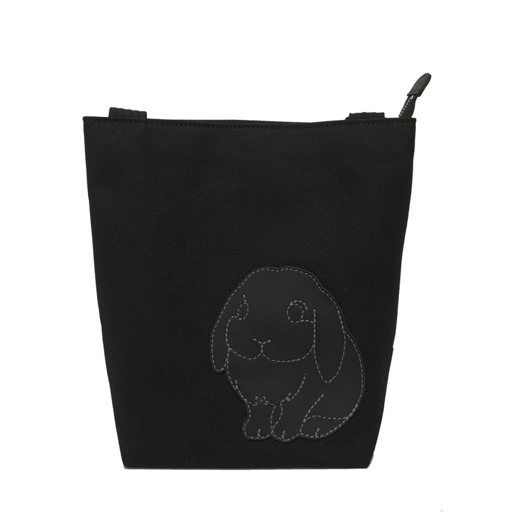 たれ耳うさぎのショルダーバッグ（スクエアM・黒×黒） - うさぎのバッグ工房 RABBIT MOTIF(ラビットモチーフ)