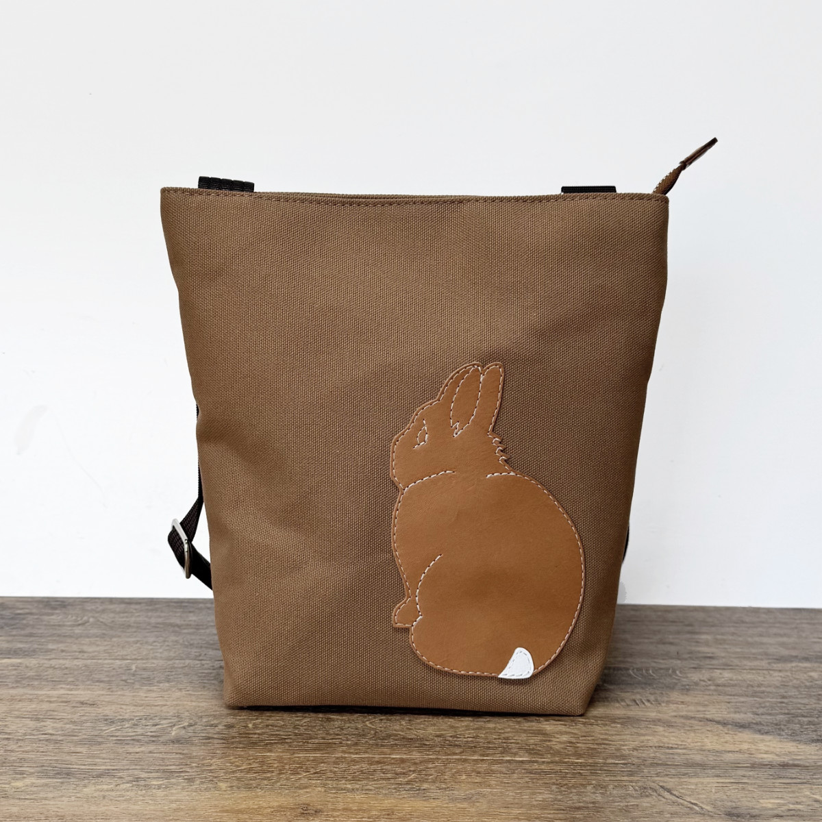 たち耳うさぎスクエアショルダーM茶xキャメル