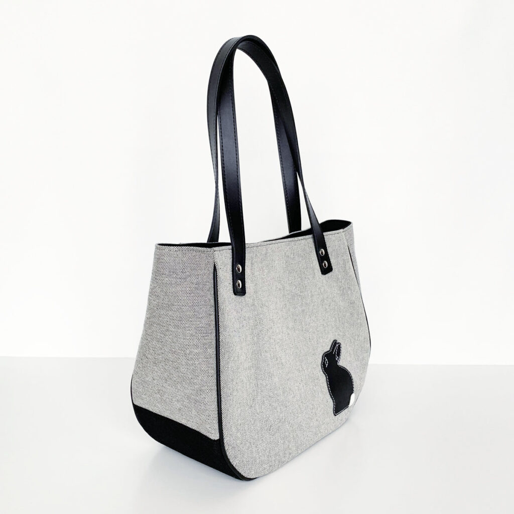 たち耳うさぎの丸いショルダートート(グレイ×黒) - うさぎのバッグ工房 RABBIT MOTIF(ラビットモチーフ)