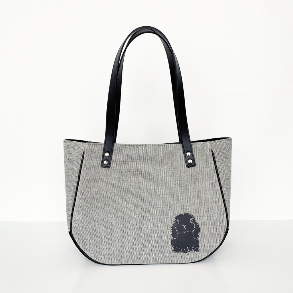 たれ耳うさぎの丸いショルダートート(グレイ×黒) - うさぎのバッグ工房 RABBIT MOTIF(ラビットモチーフ)