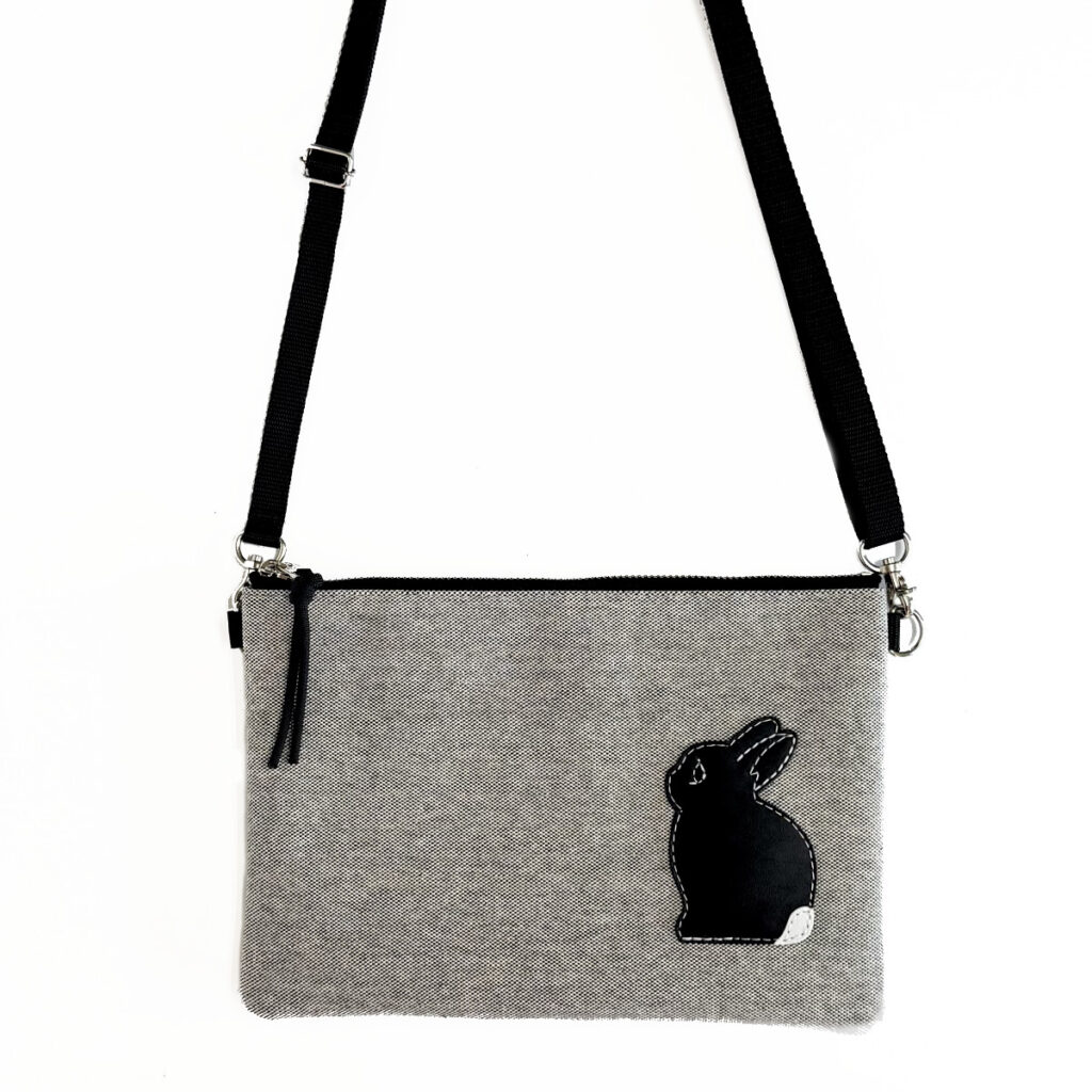 たち耳うさぎのサコッシュ（グレイ） - うさぎのバッグ工房 RABBIT MOTIF(ラビットモチーフ)