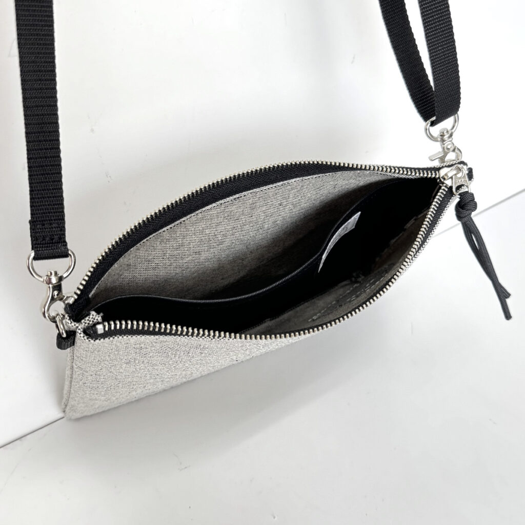 たち耳うさぎのサコッシュ（グレイ） - うさぎのバッグ工房 RABBIT MOTIF(ラビットモチーフ)