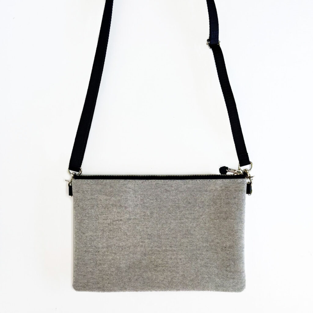 たれ耳うさぎのサコッシュ（グレイ） - うさぎのバッグ工房 RABBIT MOTIF(ラビットモチーフ)