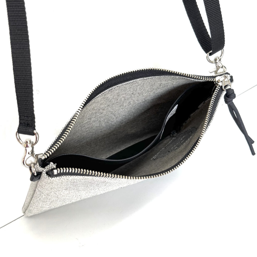 たれ耳うさぎのサコッシュ（グレイ） - うさぎのバッグ工房 RABBIT MOTIF(ラビットモチーフ)