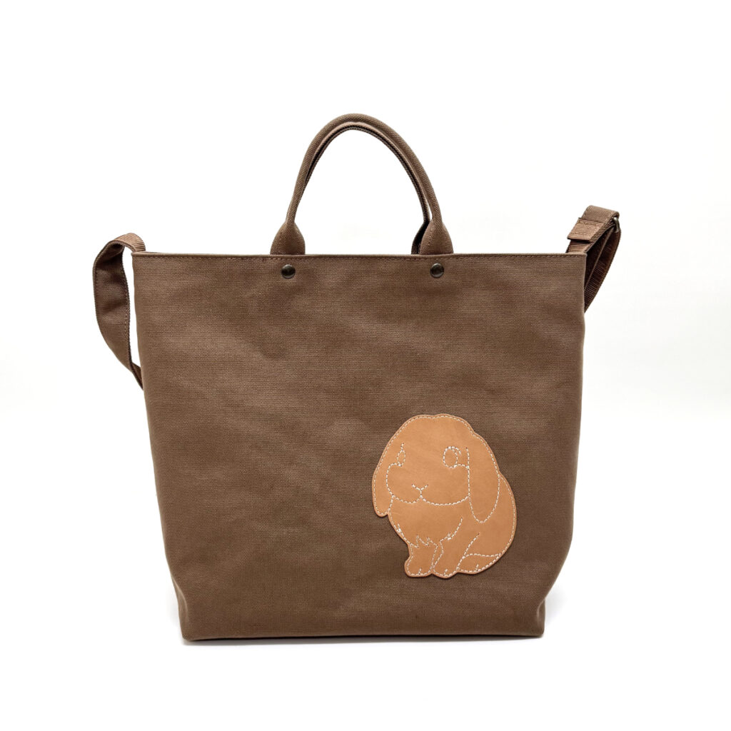 帆布の大きなバッグファスナータイプ（たれ耳・茶） - うさぎのバッグ工房 RABBIT MOTIF(ラビットモチーフ)