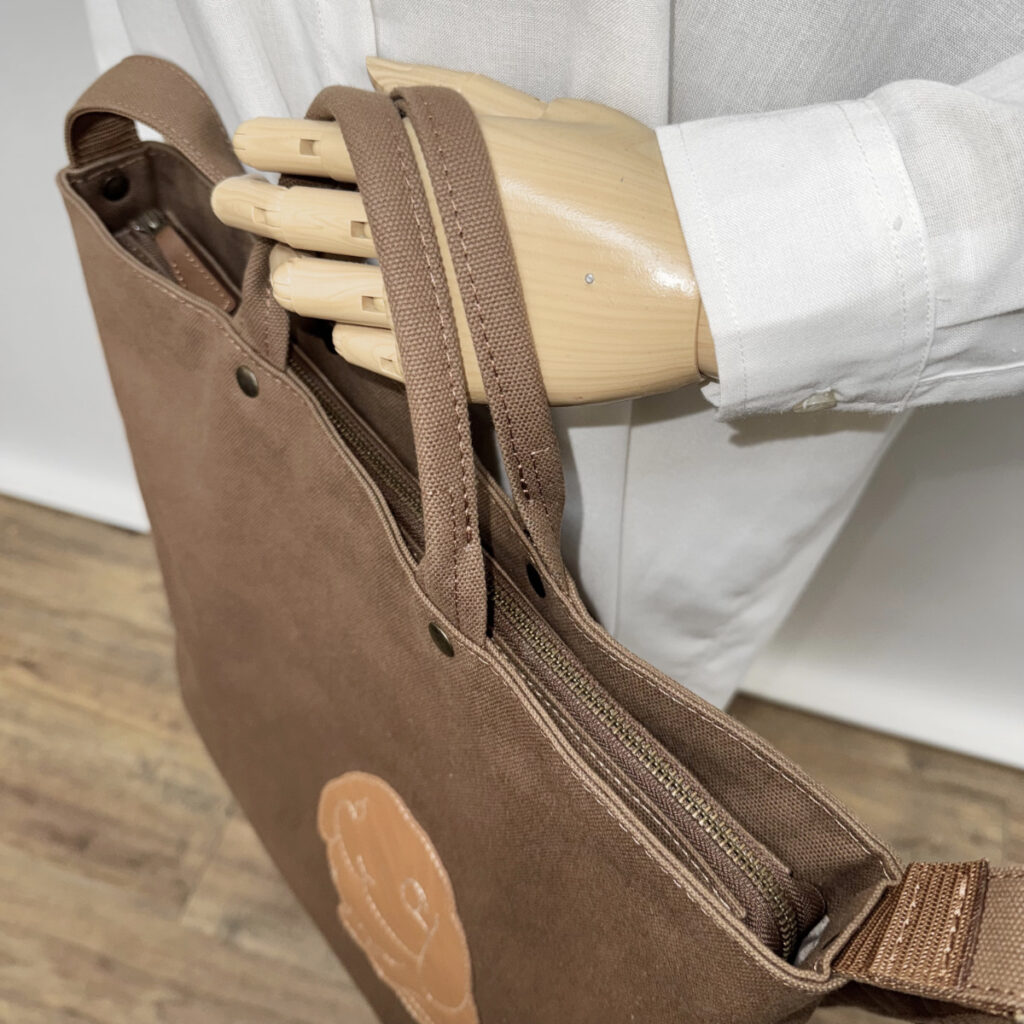 帆布の大きなバッグファスナータイプ（たれ耳・茶） - うさぎのバッグ工房 RABBIT MOTIF(ラビットモチーフ)