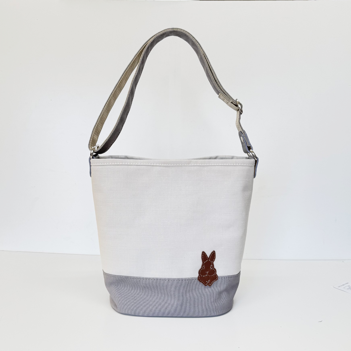 たち耳うさぎの2WAYバケツ型トート