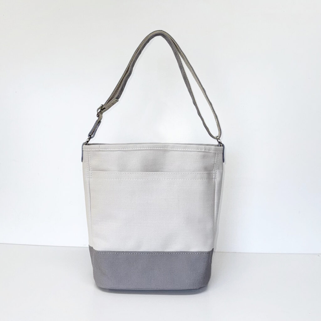 たち耳うさぎの2WAYバケツ型トート（ブルーグレイ） - うさぎのバッグ工房 RABBIT MOTIF(ラビットモチーフ)