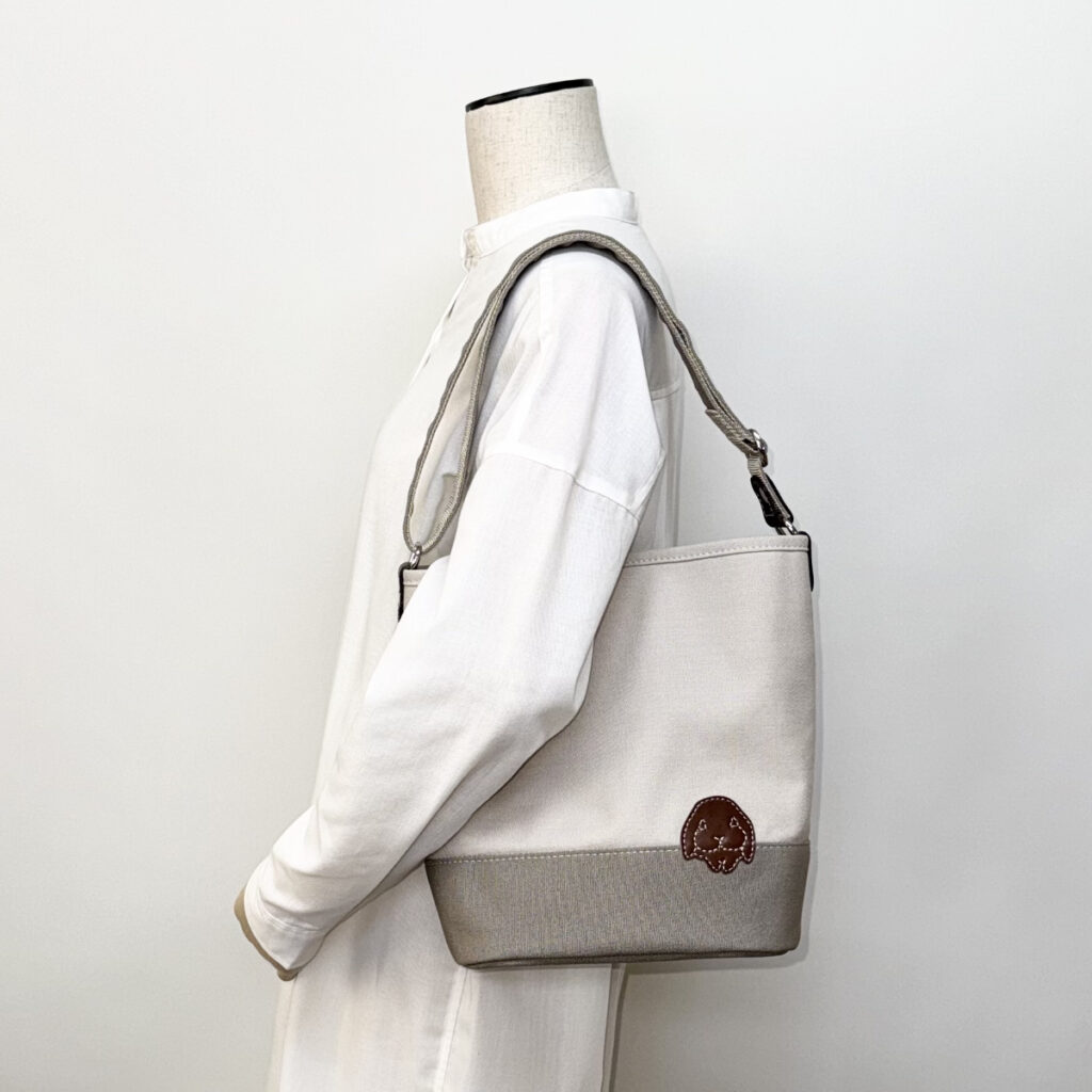 たれ耳うさぎの2WAYバケツ型トート（グレージュ） - うさぎのバッグ工房 RABBIT MOTIF(ラビットモチーフ)