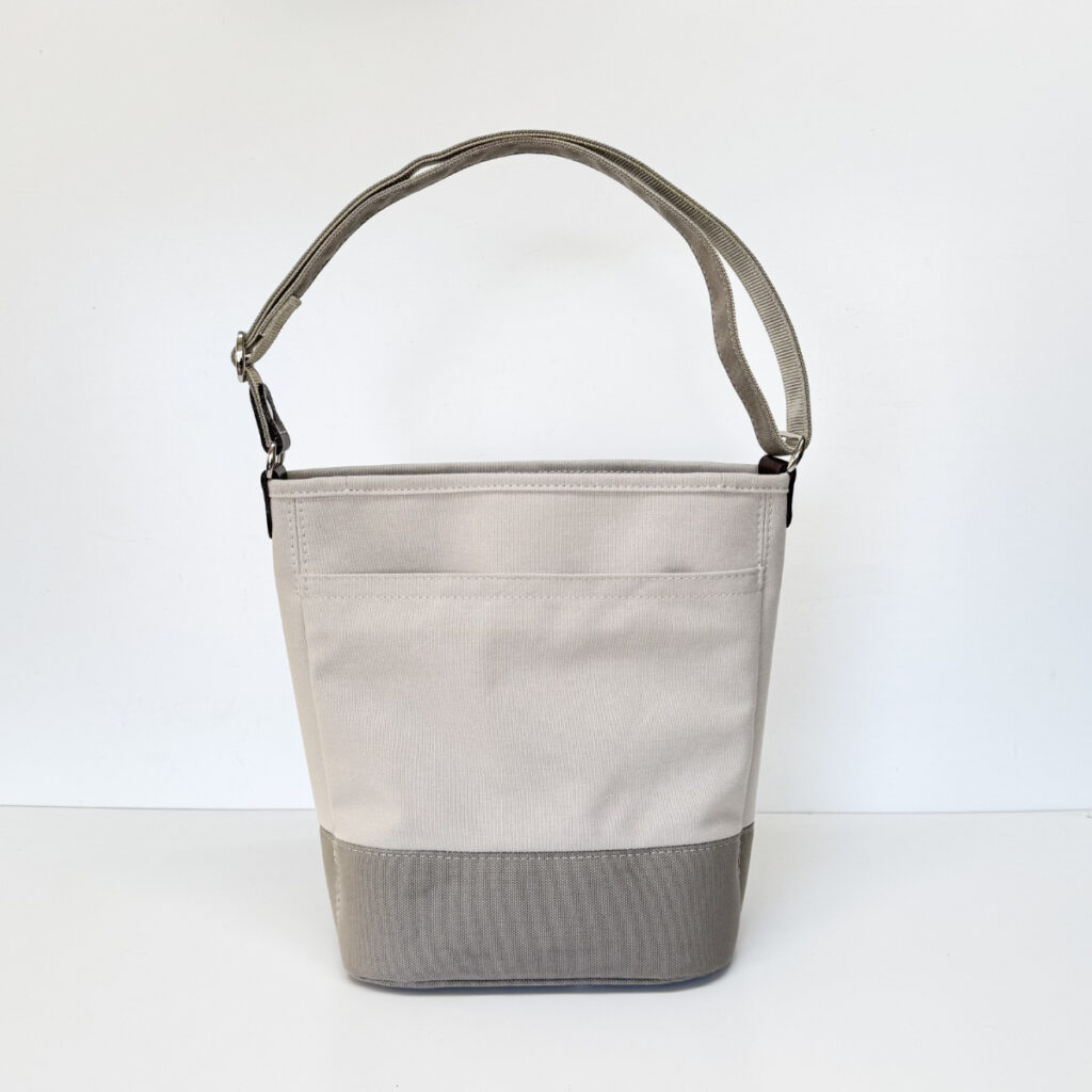たれ耳うさぎの2WAYバケツ型トート（グレージュ） - うさぎのバッグ工房 RABBIT MOTIF(ラビットモチーフ)