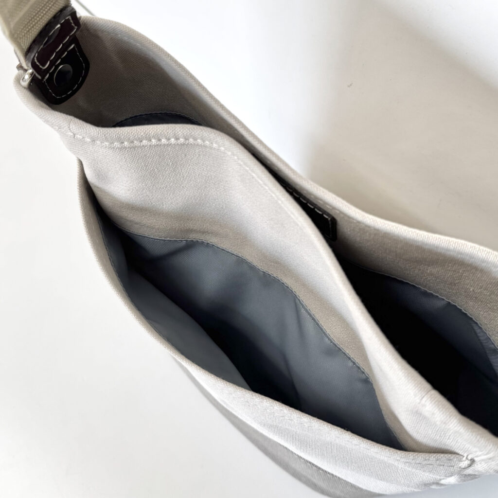 たれ耳うさぎの2WAYバケツ型トート（グレージュ） - うさぎのバッグ工房 RABBIT MOTIF(ラビットモチーフ)