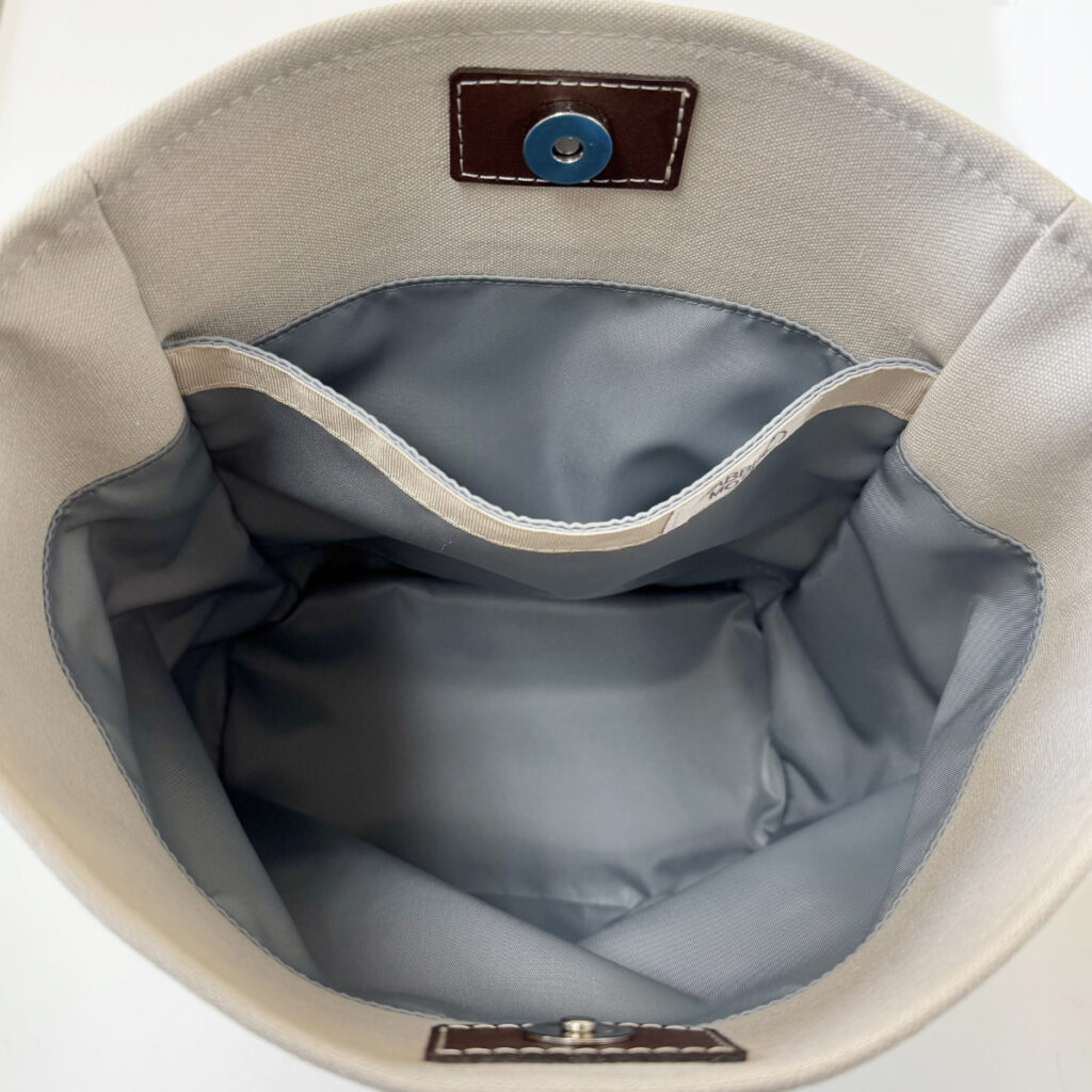 たれ耳うさぎの2WAYバケツ型トート（グレージュ） - うさぎのバッグ工房 RABBIT MOTIF(ラビットモチーフ)