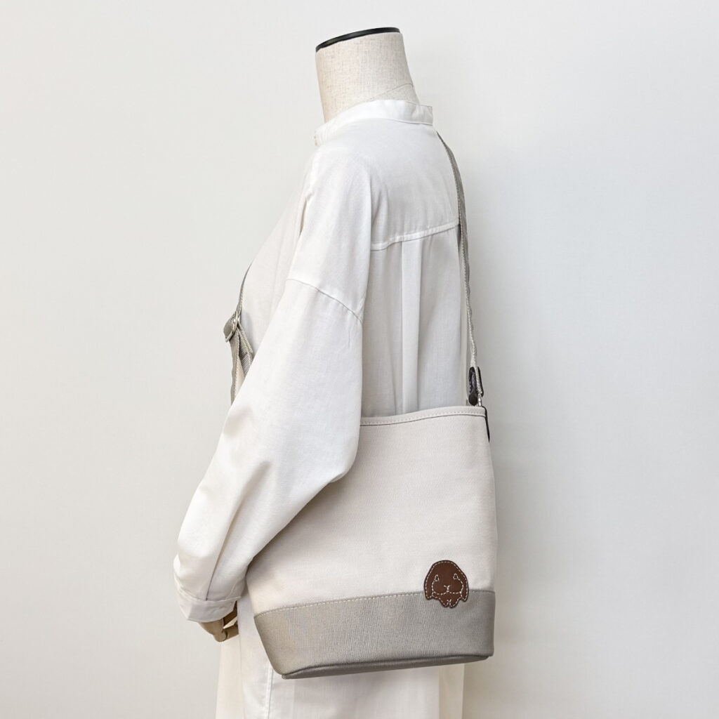 たれ耳うさぎの2WAYバケツ型トート（グレージュ） - うさぎのバッグ工房 RABBIT MOTIF(ラビットモチーフ)