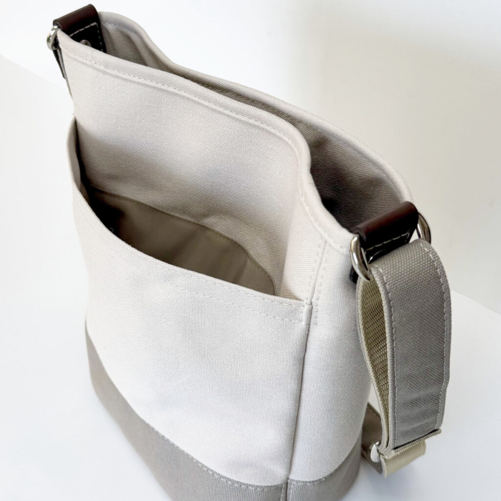 たち耳うさぎの2WAYバケツ型トート（グレージュ） - うさぎのバッグ工房 RABBIT MOTIF(ラビットモチーフ)