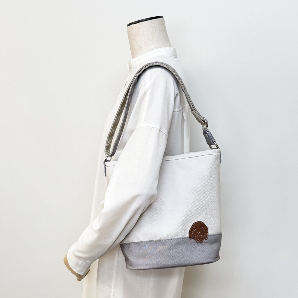 たれ耳うさぎの2WAYバケツ型トート（ブルーグレイ） - うさぎのバッグ工房 RABBIT MOTIF(ラビットモチーフ)