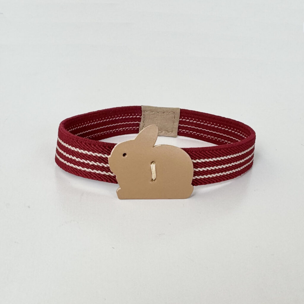 たち耳うさぎのランチベルトM（ライン赤×ベージュ） - うさぎのバッグ工房 RABBIT MOTIF(ラビットモチーフ)