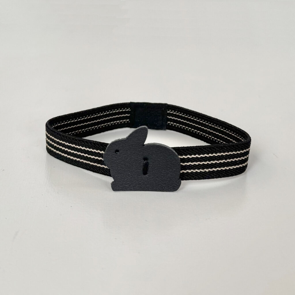 たち耳うさぎのランチベルトM（ライン黒×黒） - うさぎのバッグ工房 RABBIT MOTIF(ラビットモチーフ)