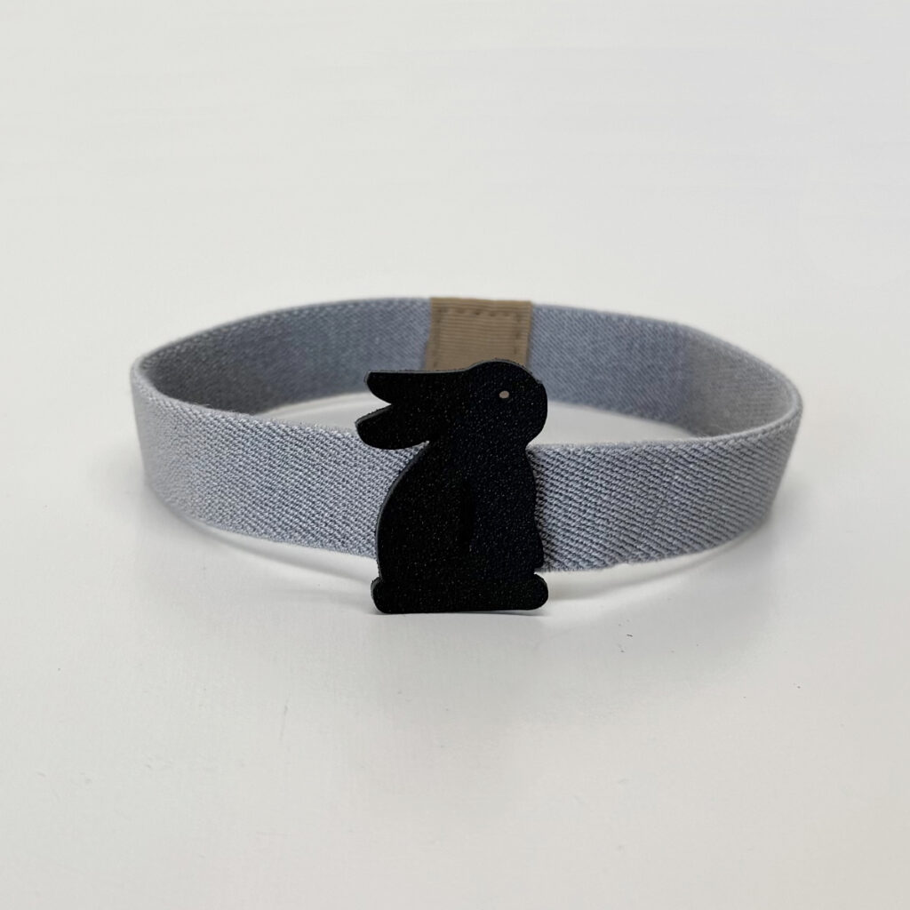 たち耳うさぎのランチベルトL（水色×黒） - うさぎのバッグ工房 RABBIT MOTIF(ラビットモチーフ)