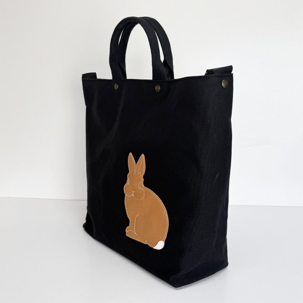帆布の大きなバッグ（たち耳A・黒xキャメル） - うさぎのバッグ工房 RABBIT MOTIF(ラビットモチーフ)