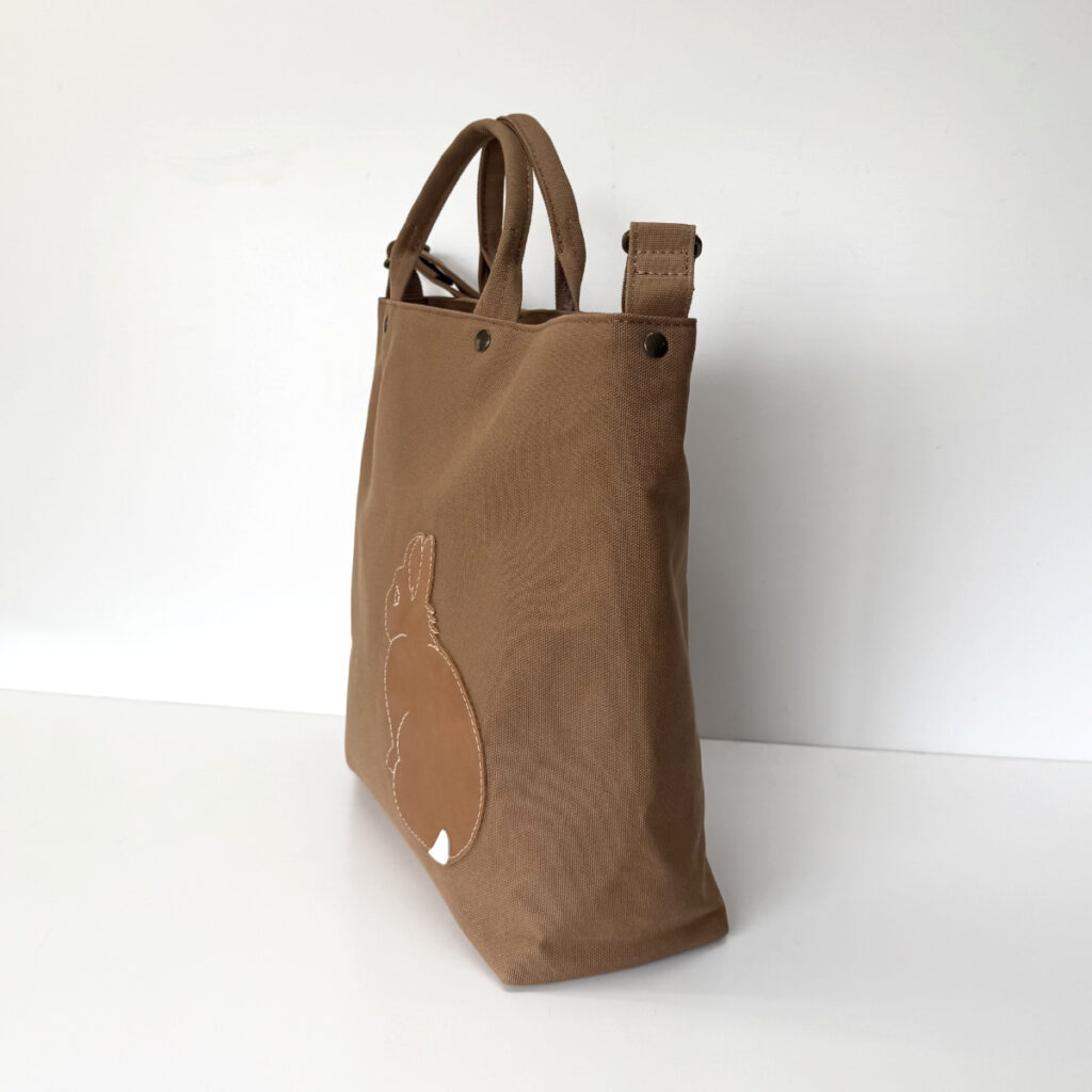 帆布の大きなバッグファスナータイプ（たち耳B・茶xキャメル） - うさぎのバッグ工房 RABBIT MOTIF(ラビットモチーフ)