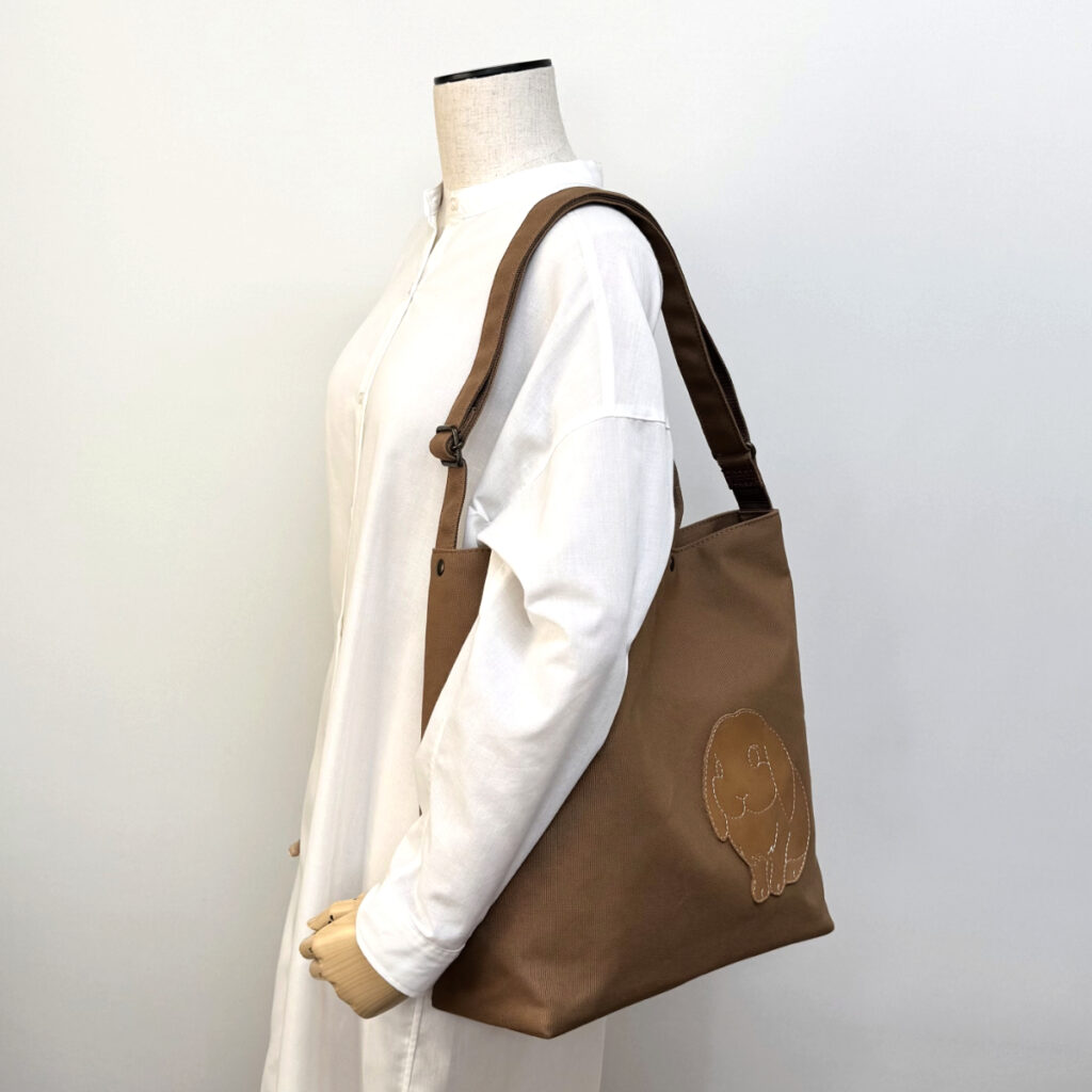 帆布の大きなバッグファスナータイプ（たれ耳・茶xキャメル） - うさぎのバッグ工房 RABBIT MOTIF(ラビットモチーフ)