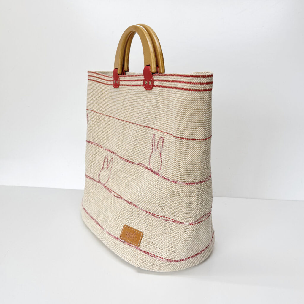 赤いラインのうさぎのカゴバッグ（木製ハンドルA） - うさぎのバッグ工房 RABBIT MOTIF(ラビットモチーフ)